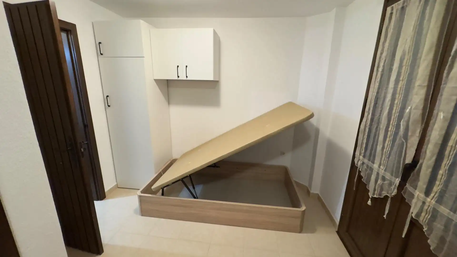 Study for rent in Granada  with Air Conditioner, Heating and Furnished
