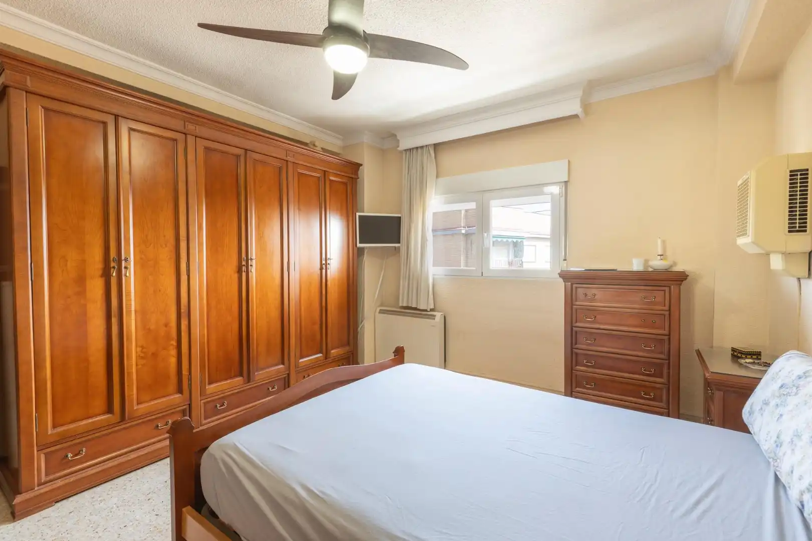 Habitación de Piso en venta en Granada con Aire acondicionado, Calefacción y Balcón