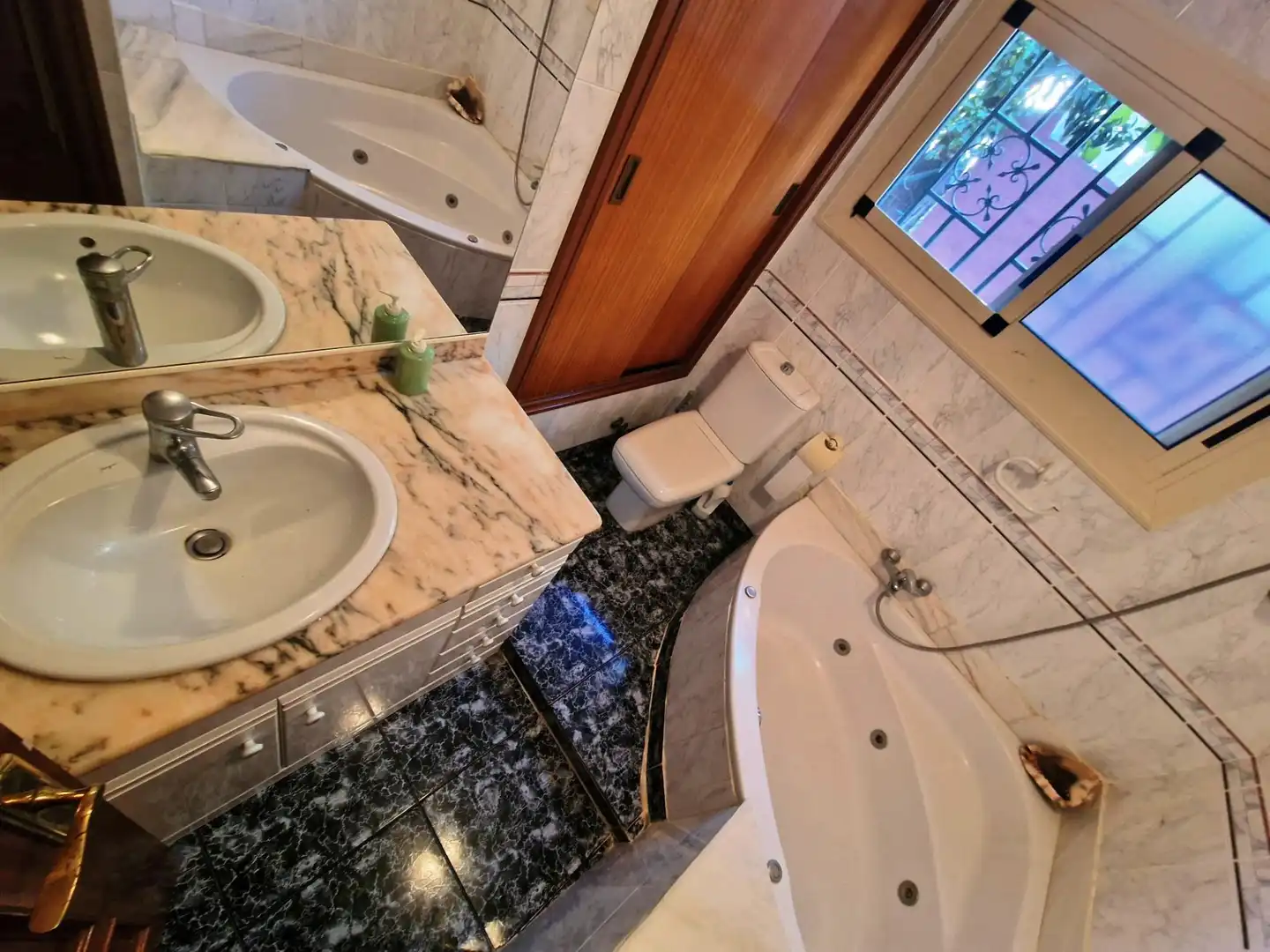 Badezimmer von Einfamilien-Reihenhaus zum Verkauf in Cambrils mit Heizung, Privatgarten und Terrasse
