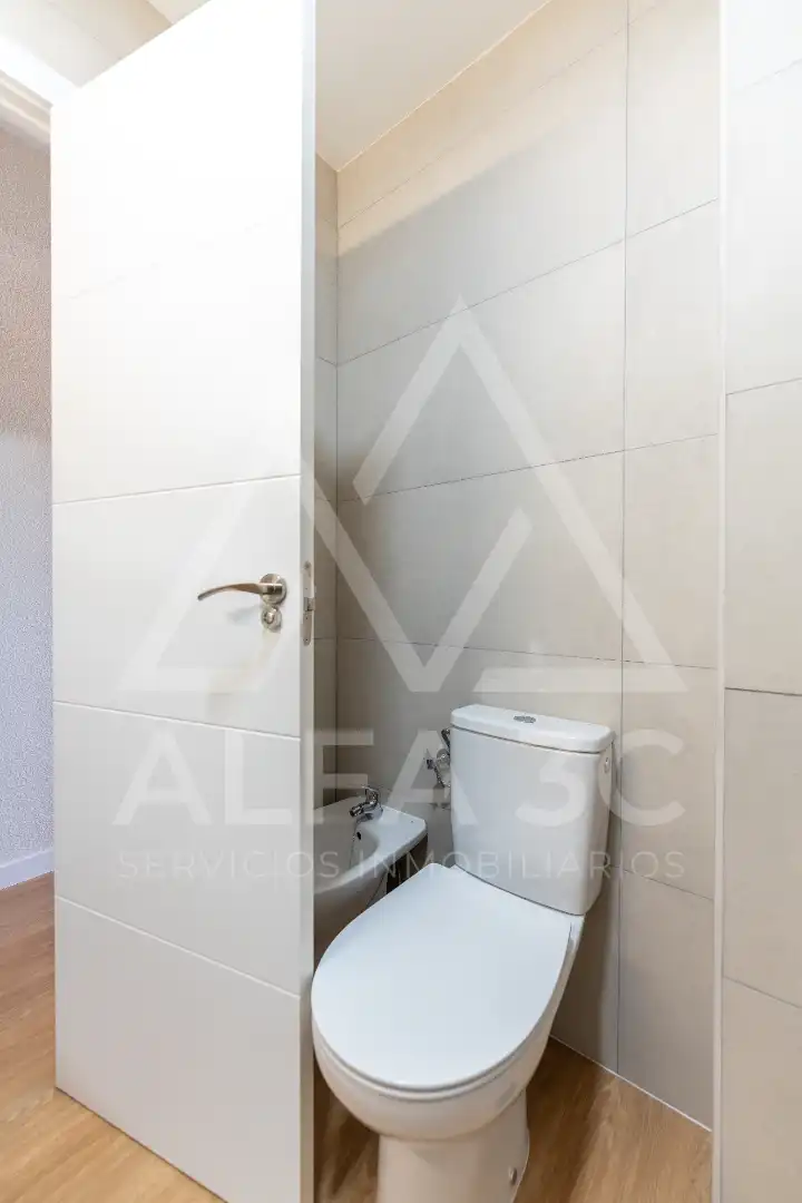 Bathroom of Flat for sale in Madrid  with Terrace