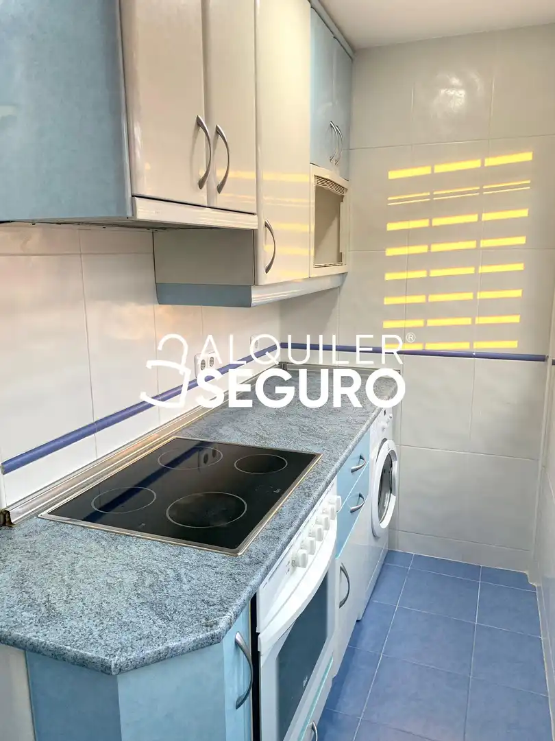Cuina de Pis de lloguer en Coslada amb Aire condicionat i Calefacció
