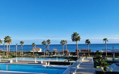 Piscina de Apartament de lloguer en Estepona amb Aire condicionat, Terrassa i Balcó