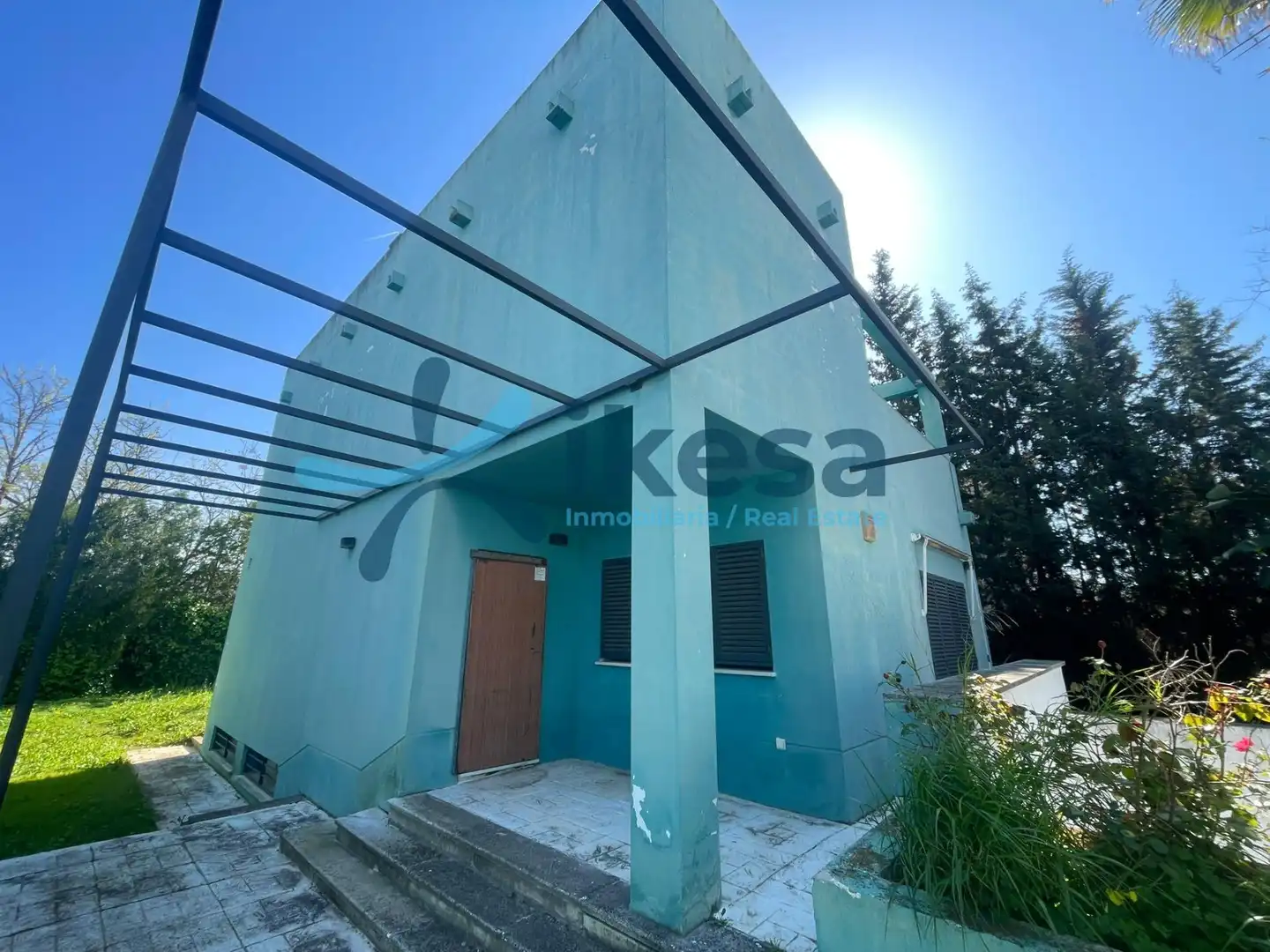 Vista exterior de Casa o xalet en venda en Espartinas amb Jardí privat, Piscina i Piscina comunitària