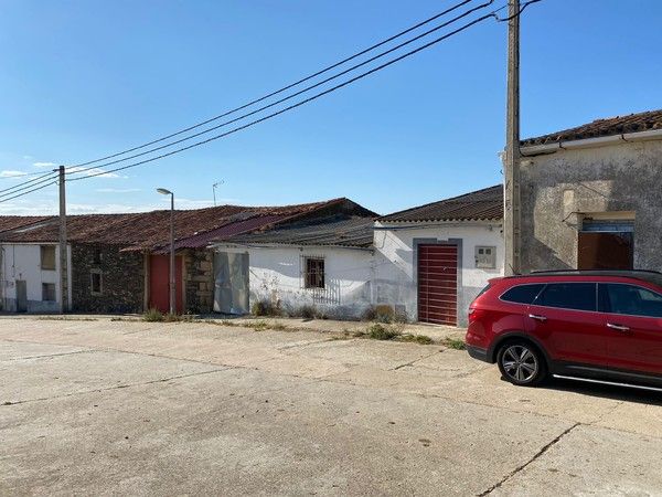 Vista exterior de Nau industrial en venda en La Fregeneda 