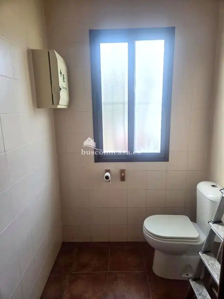 Bany de Oficina en venda en Jaén amb Aire condicionat