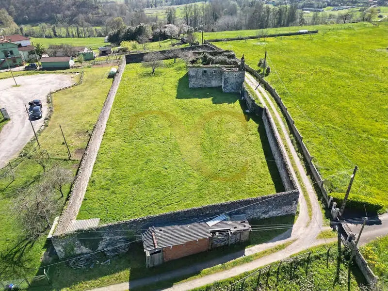 Casa o chalet en venta en Las Regueras   con Jardín privado