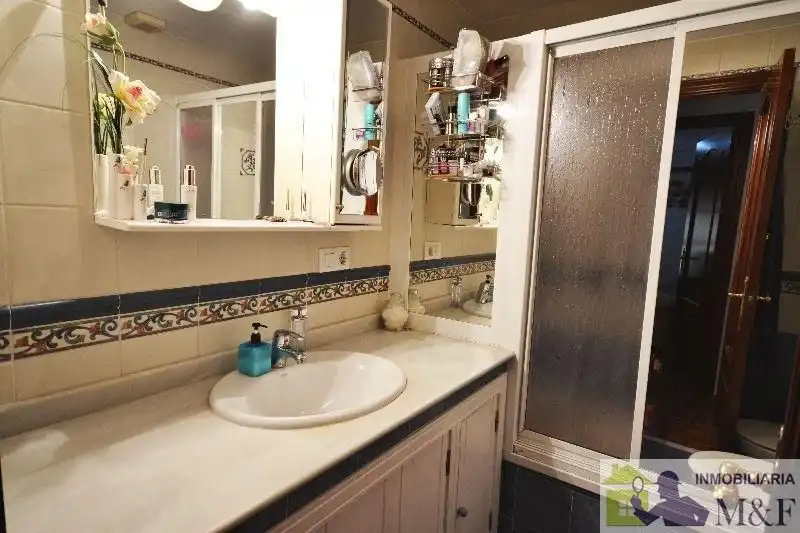 Baño de Piso en venta en Palma del Río con Aire acondicionado, Trastero y Amueblado