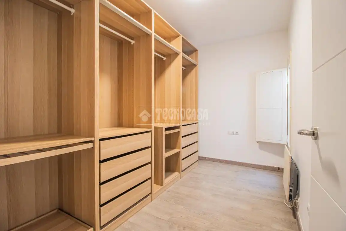 Habitación de Casa adosada en venta en Sant Cugat del Vallès con Calefacción y Terraza