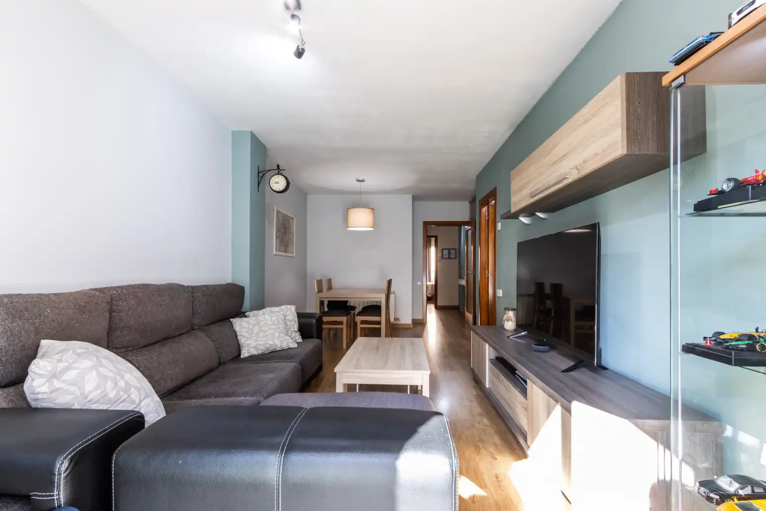 Living room of Flat for sale in Terrassa  with Air Conditioner, Heating and Parquet flooring