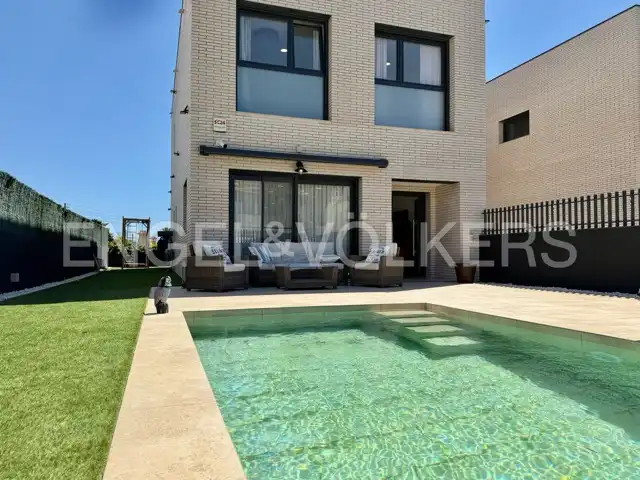 Swimming pool of Houses for sale in Cambrils  with Air Conditioner, Heating and Private garden