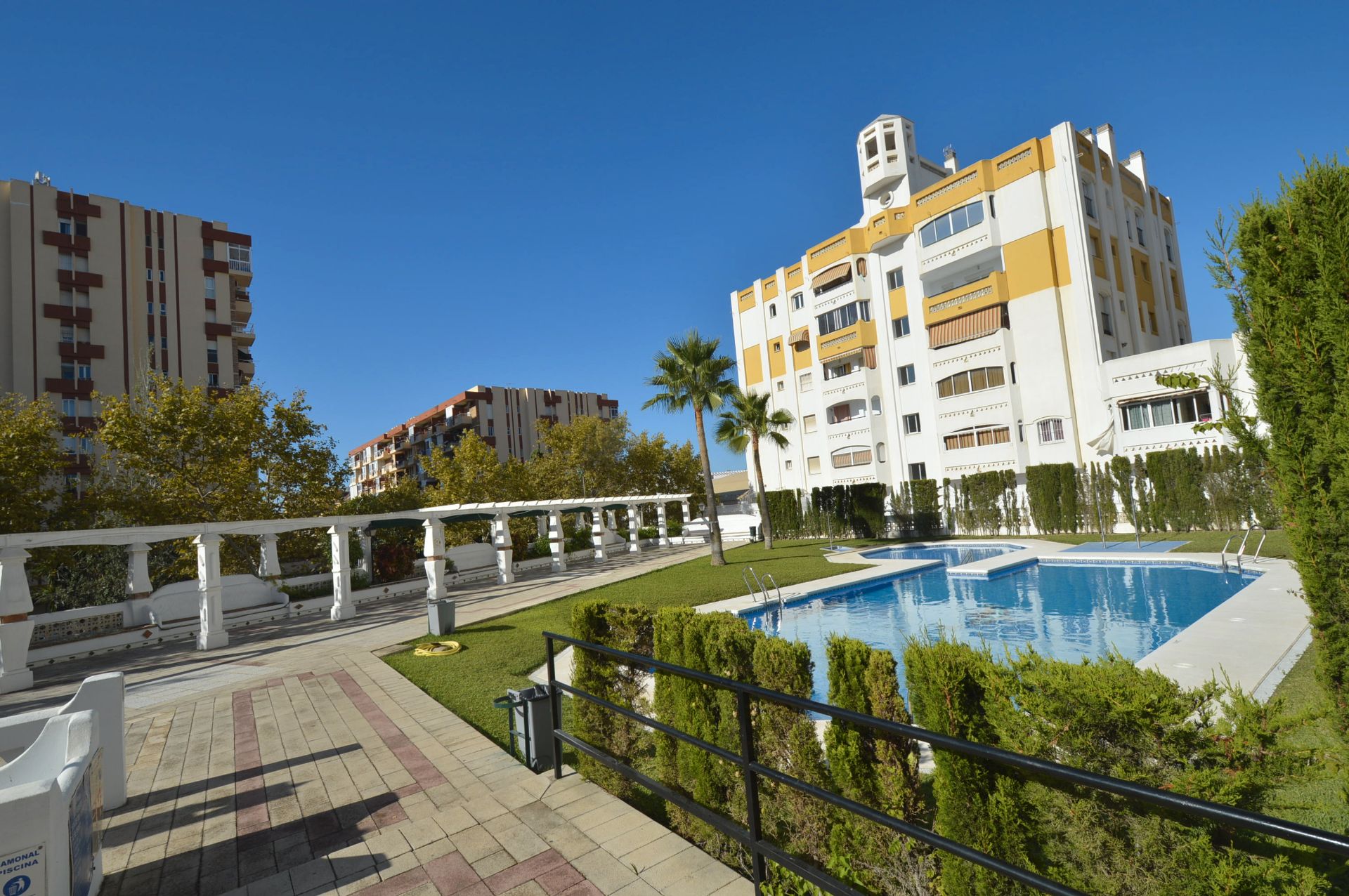 Vista exterior de Apartamento en venta en Benalmádena con Terraza, Amueblado y Piscina comunitaria