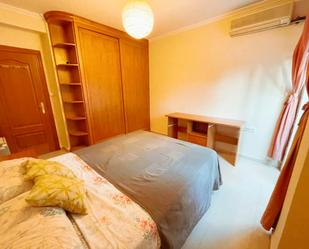 Bedroom of Flat to share in  Valencia Capital  with Air Conditioner, Heating and Washing machine