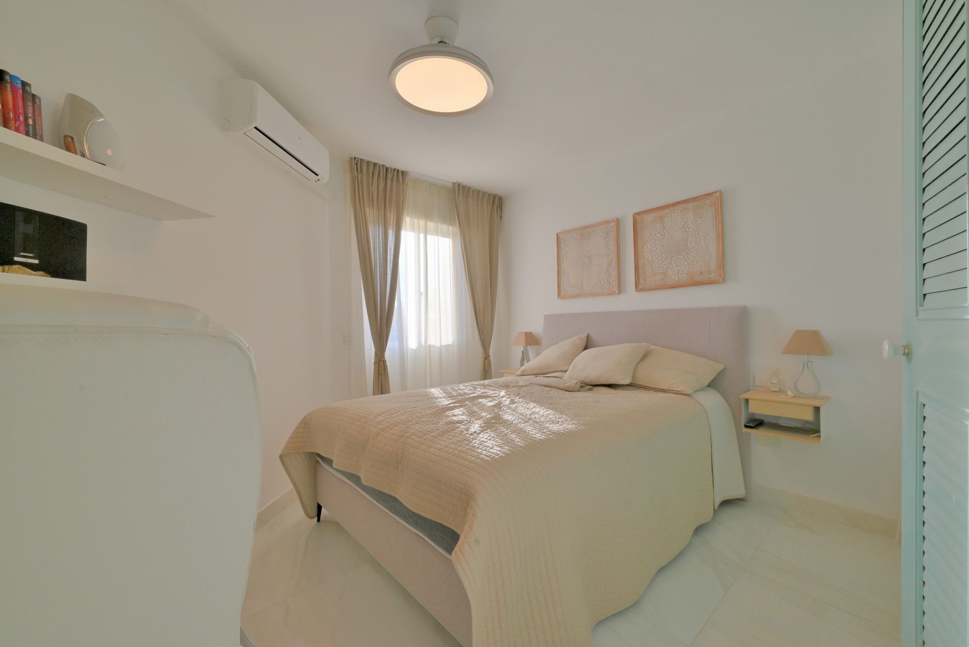 Dormitori de Apartament en venda en Mijas amb Aire condicionat, Terrassa i Piscina