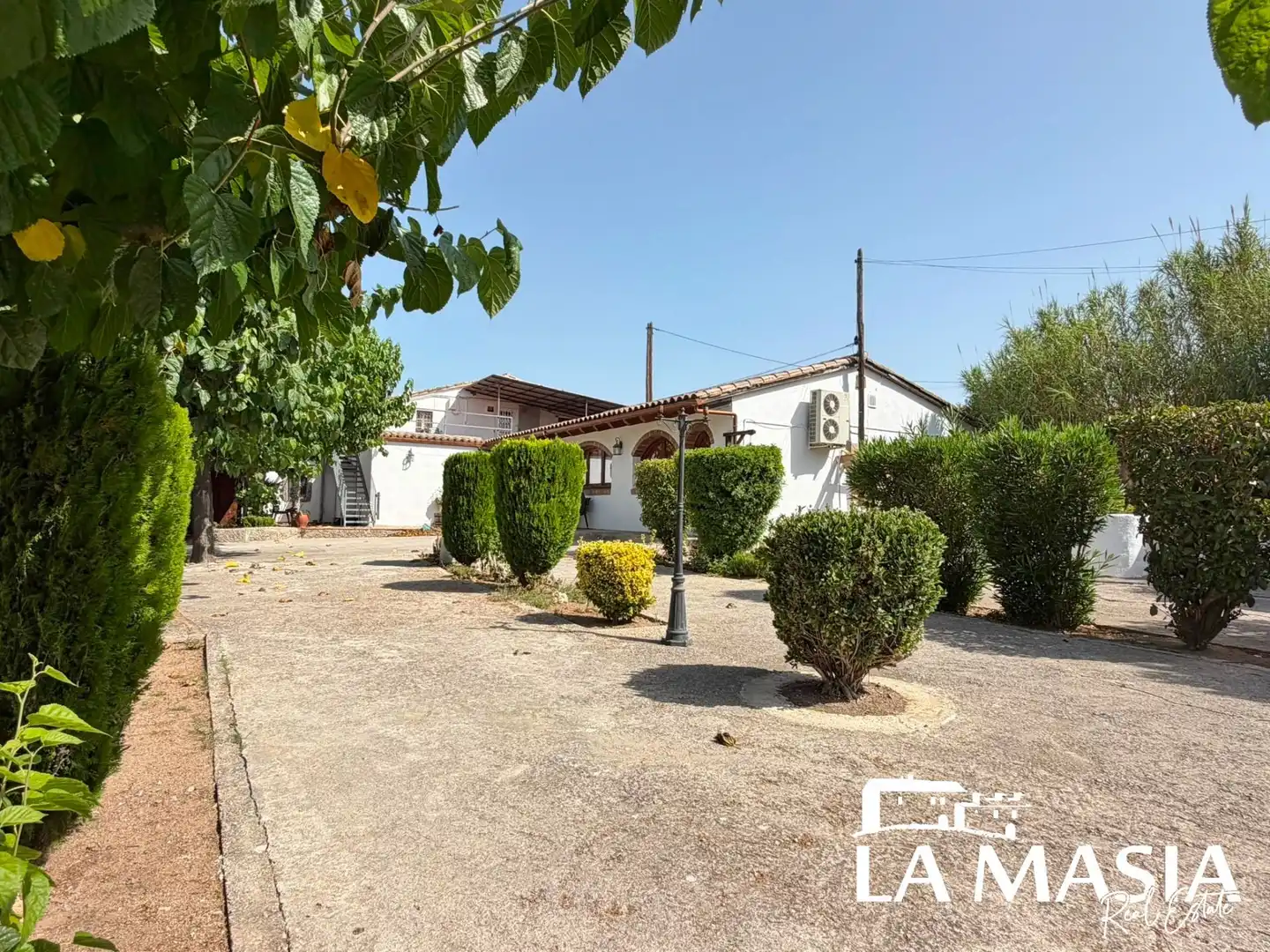 Vista exterior de Finca rústica en venda en El Pla del Penedès amb Jardí privat i Terrassa