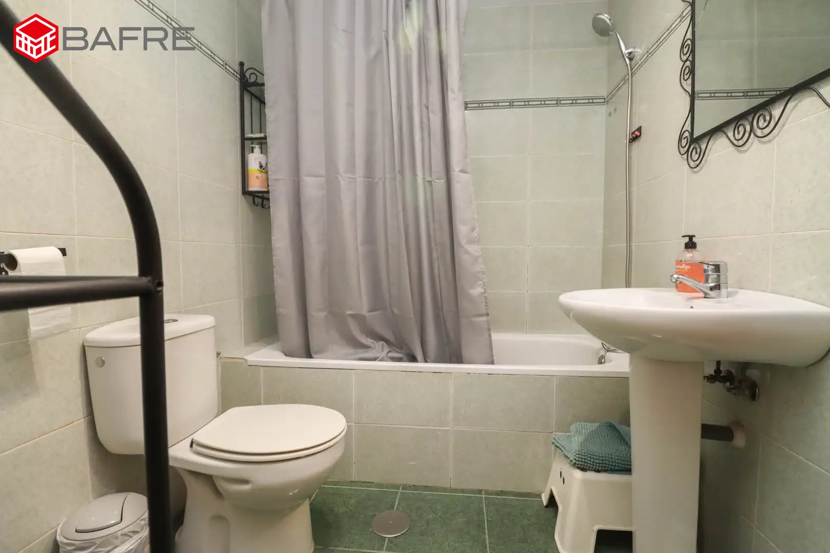 Bathroom of Flat for sale in Madrid  with Heating, Private garden and Storage room