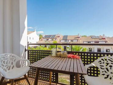 Maison mitoyenne avec balcon à vendre à Calle Topacio