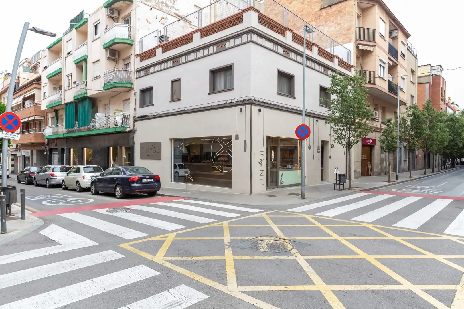 Vista exterior de Pis en venda en Esplugues de Llobregat amb Aire condicionat, Calefacció i Alarma