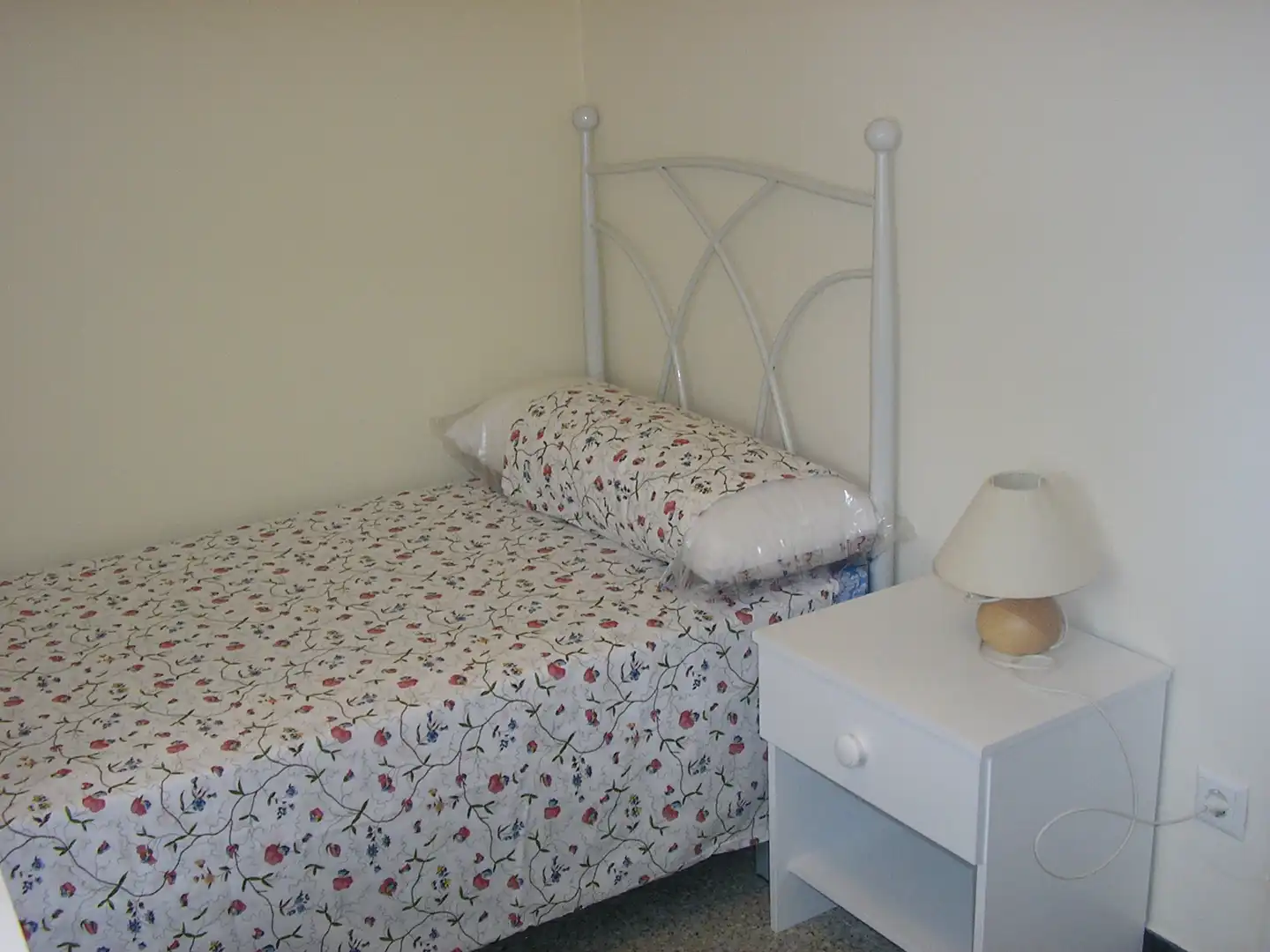 Habitación de Piso de alquiler en Zaragoza con Calefacción, Amueblado y Horno