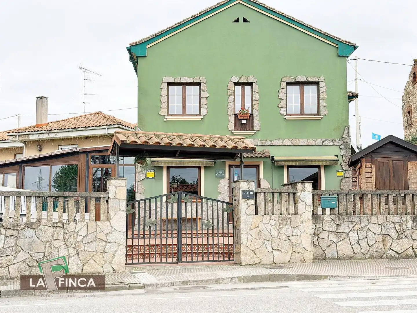 Vista exterior de Local de lloguer en Corvera de Asturias