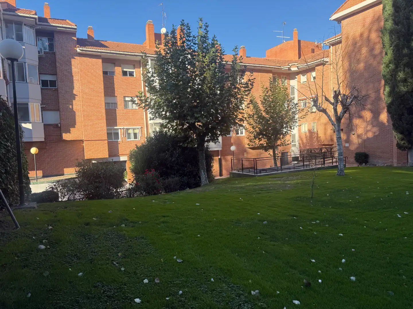 Vista exterior de Piso en venta en Majadahonda con Calefacción, Jardín privado y Parquet