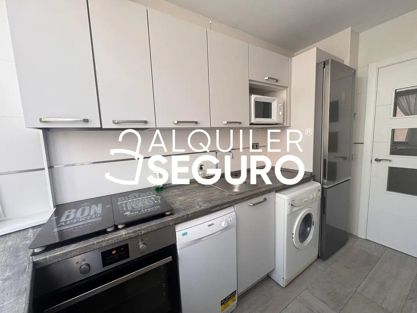 Cocina de Piso de alquiler en Madrid con Calefacción y Amueblado