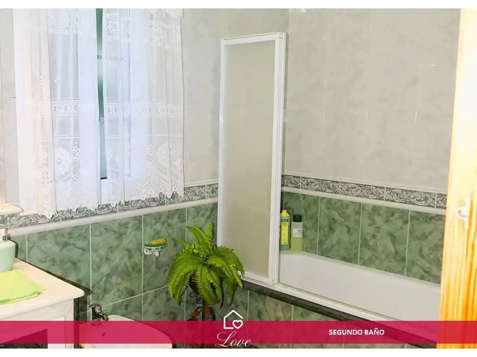Bathroom of Houses for sale in Chiclana de la Frontera  with Air Conditioner, Heating and Private garden