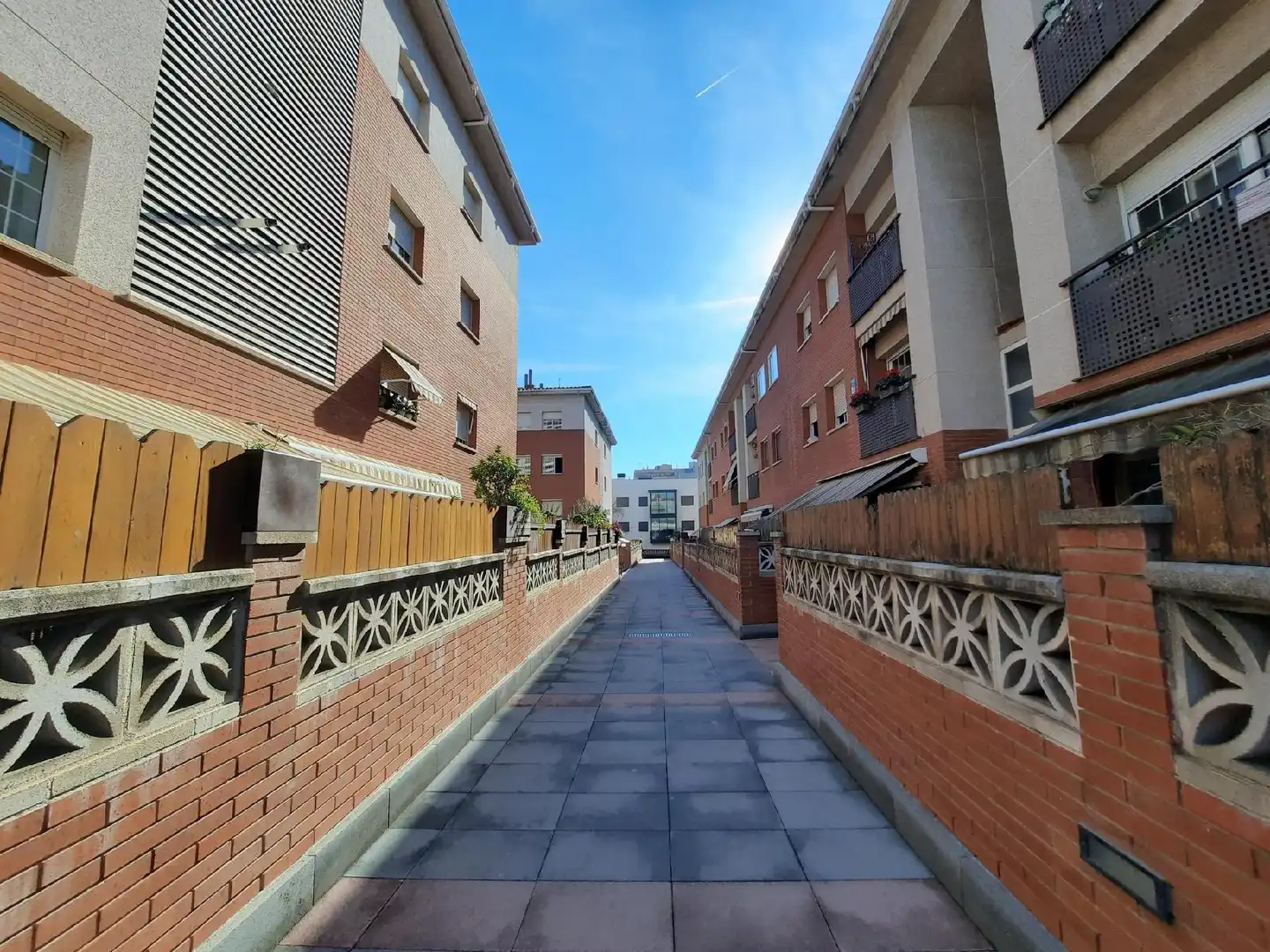 Vista exterior de Piso en venta en Barberà del Vallès con Terraza