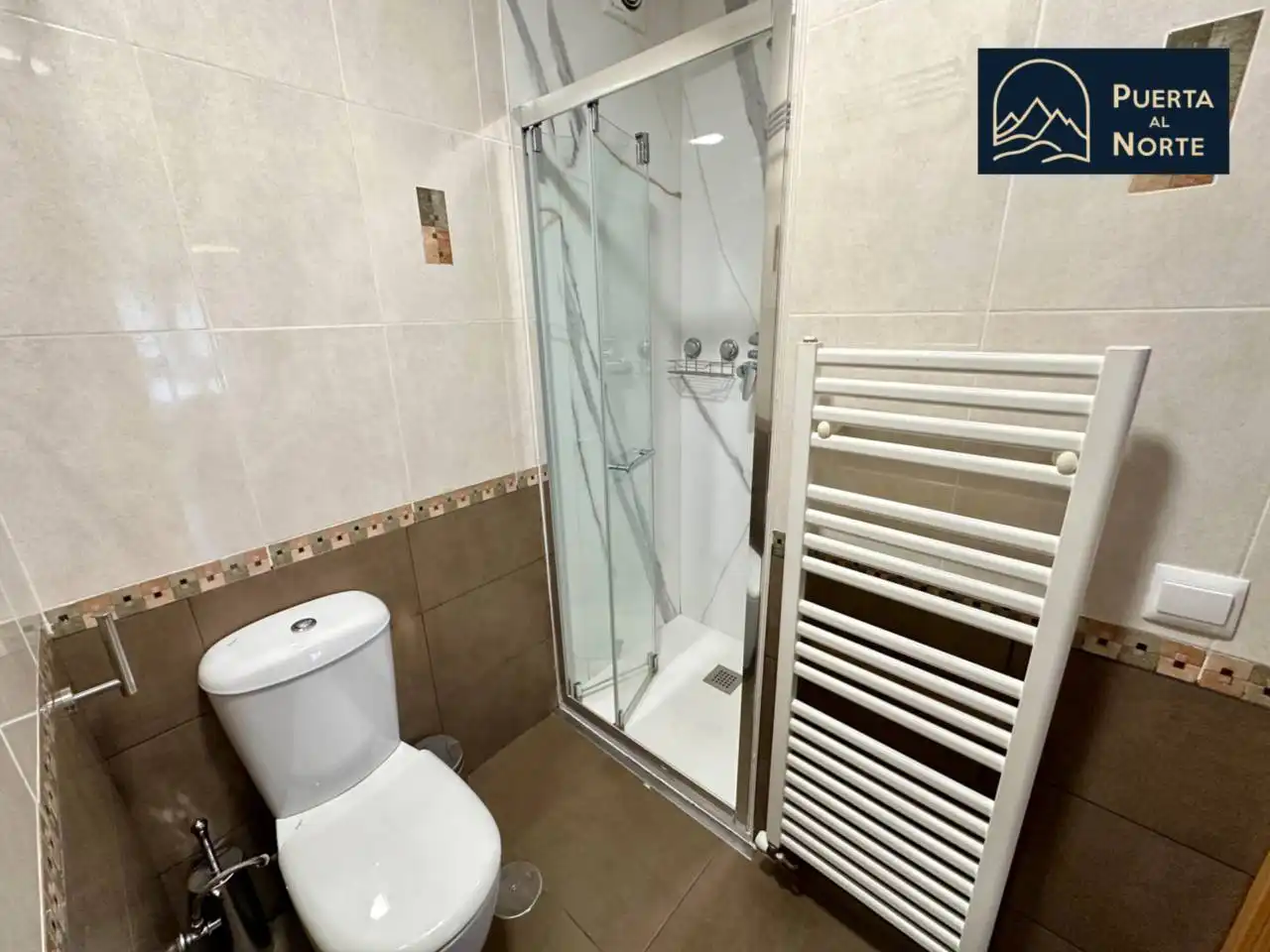 Baño de Piso de alquiler en Santander con Calefacción, Trastero y Amueblado