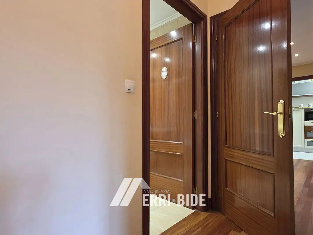 Piso en venta en Mungia con Calefacción, Trastero y Balcón