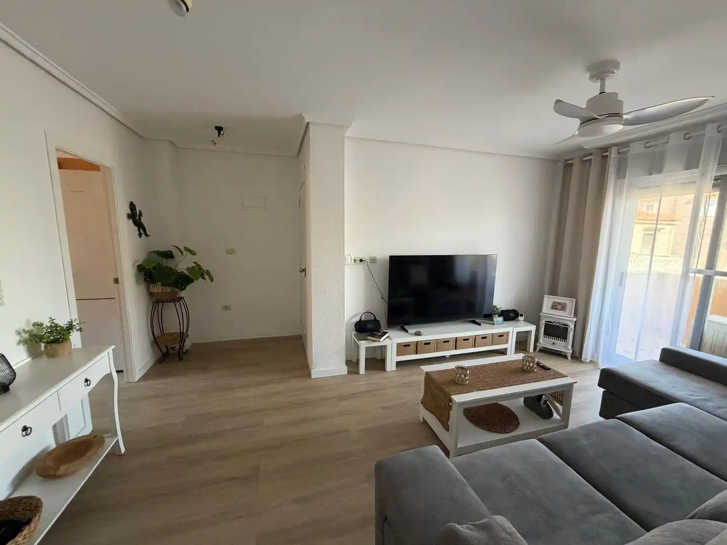 Sala d'estar de Apartament de lloguer en Sueca amb Parquet, Terrassa i Moblat