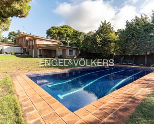 Piscina de Casa o xalet en venda en Cabrera de Mar amb Aire condicionat, Calefacció i Jardí privat