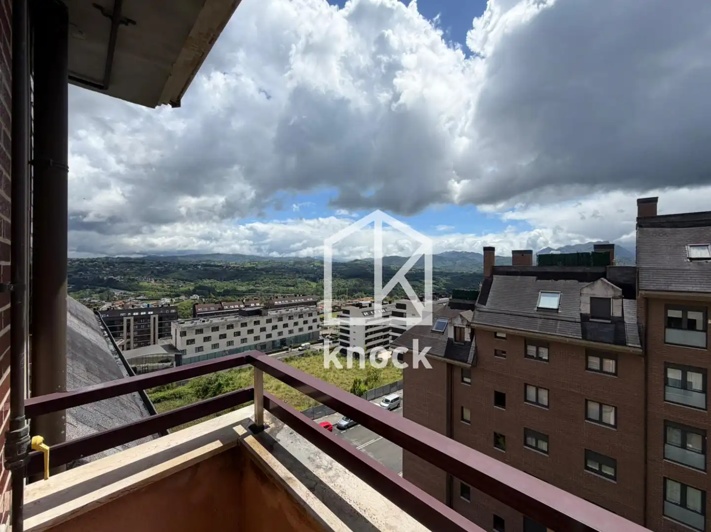 Vista exterior de Piso en venta en Oviedo  con Calefacción, Jardín privado y Trastero