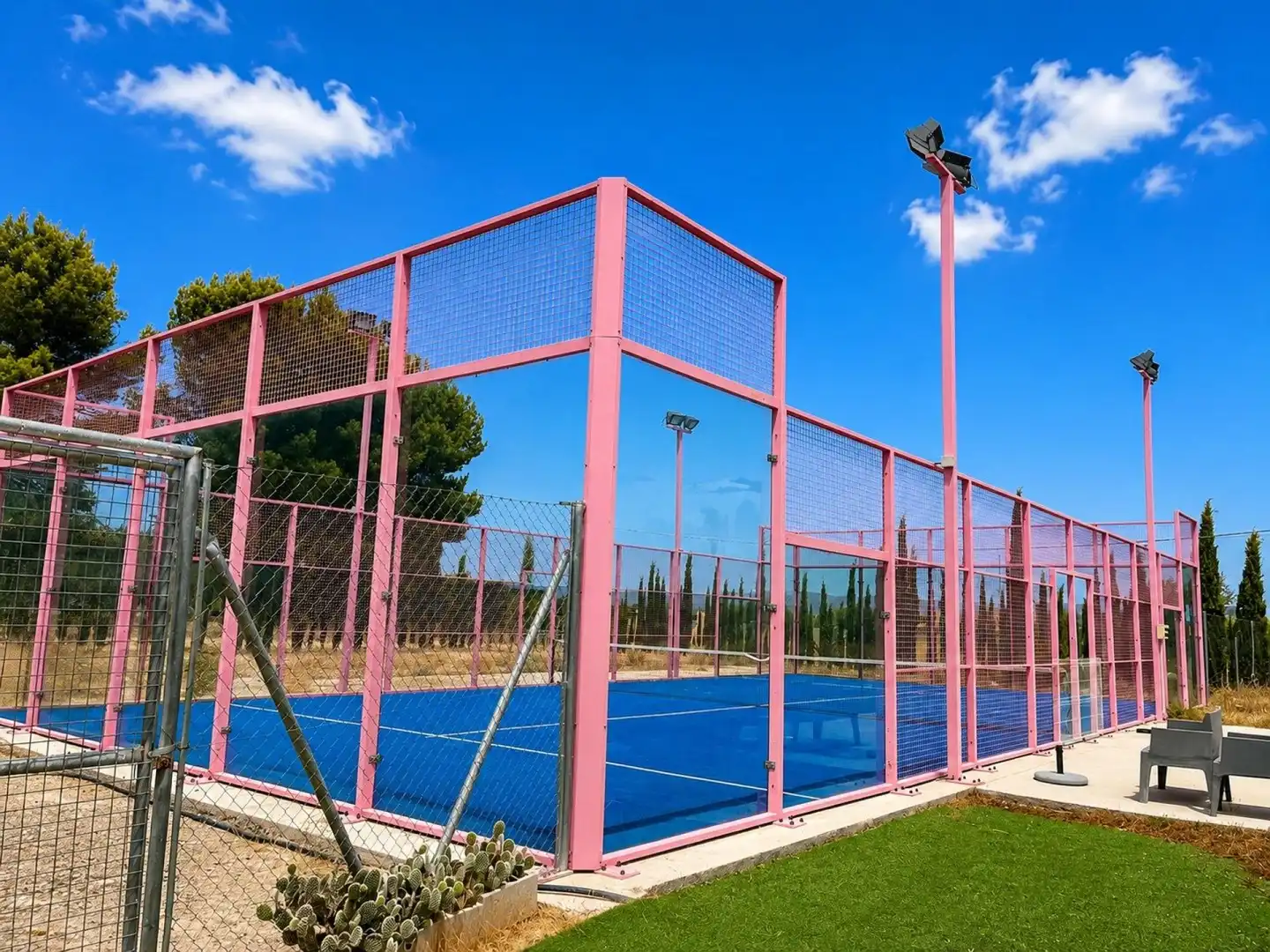 Vista exterior de Casa o xalet en venda en Almansa amb Calefacció, Terrassa i Piscina