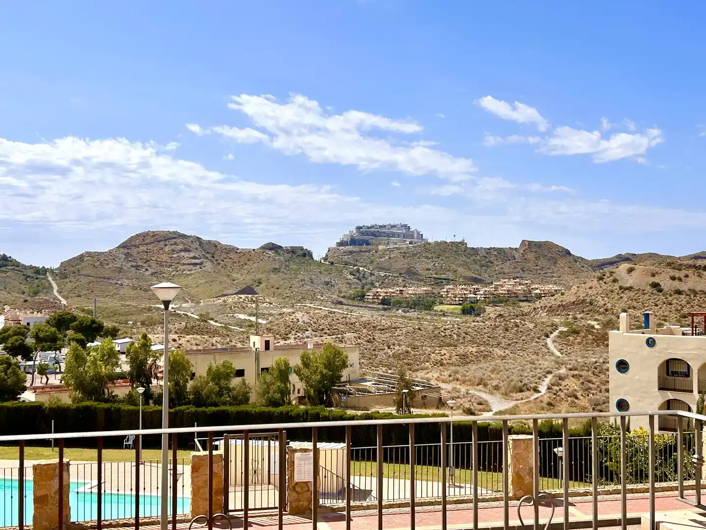 Vista exterior de Planta baixa en venda en Águilas amb Aire condicionat, Piscina i Balcó