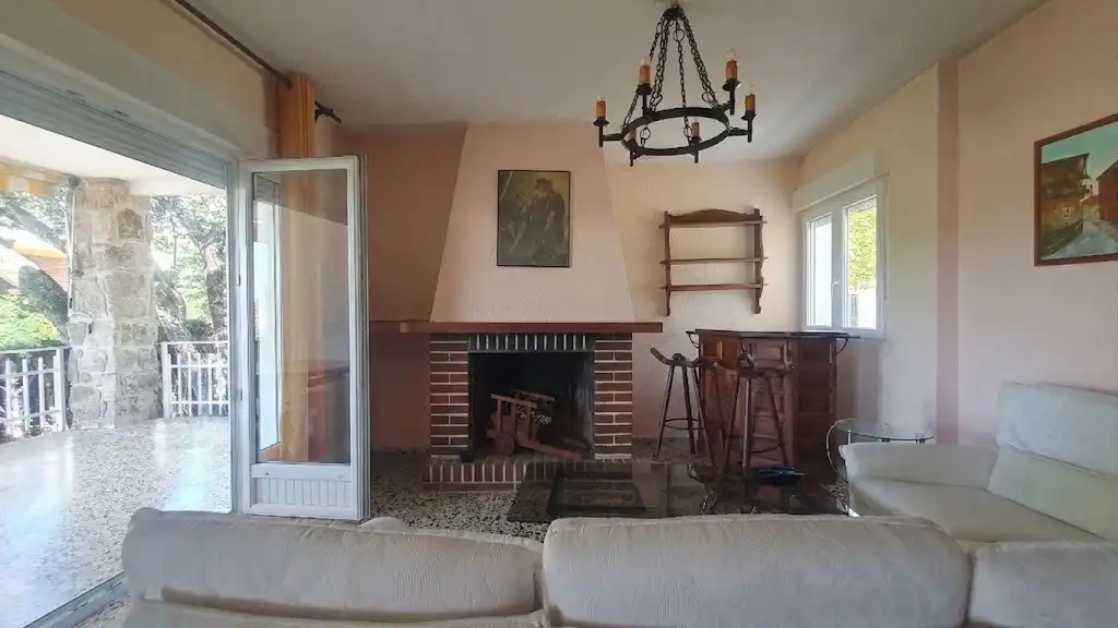 Sala d'estar de Casa o xalet en venda en Valdemorillo amb Calefacció, Jardí privat i Terrassa