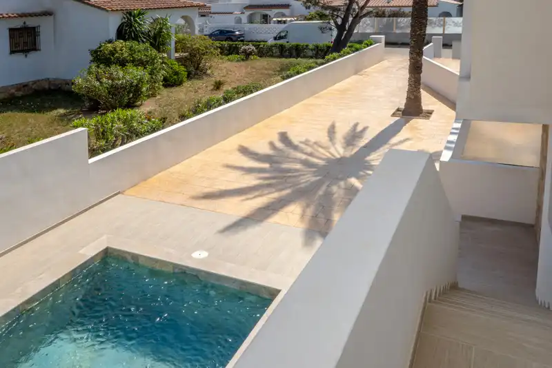 Swimming pool of Attic for sale in Empuriabrava  with Air Conditioner, Heating and Private garden