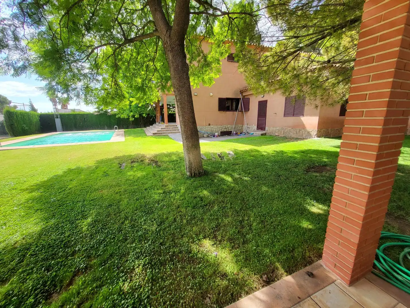 Jardí de Casa o xalet en venda en La Pobla de Vallbona amb Aire condicionat, Calefacció i Piscina