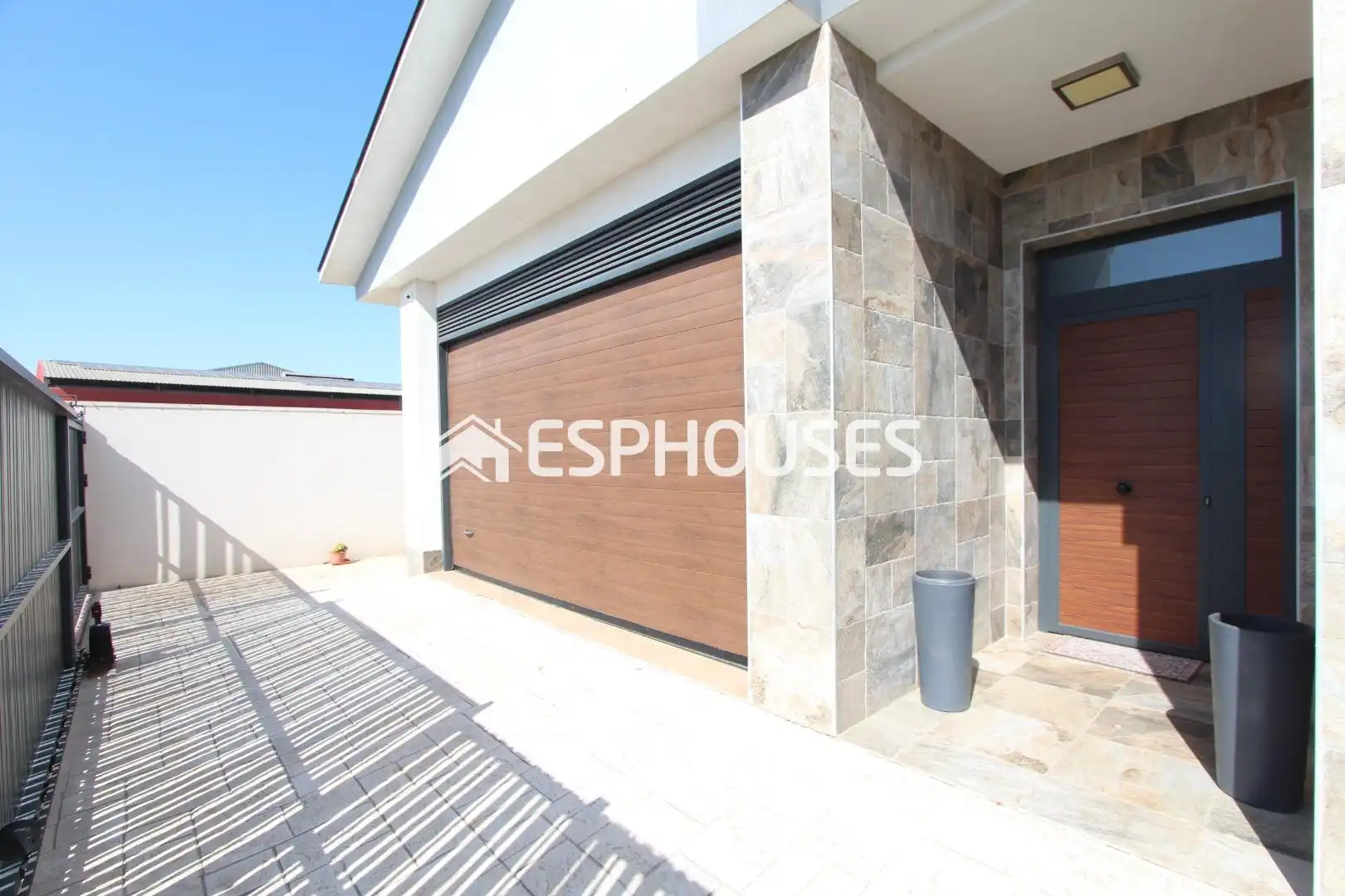 Vista exterior de Casa o chalet en venta en Daya Nueva con Aire acondicionado, Calefacción y Terraza