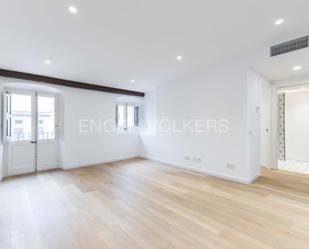 Exterior view of Attic for sale in  Barcelona Capital  with Air Conditioner, Heating and Terrace