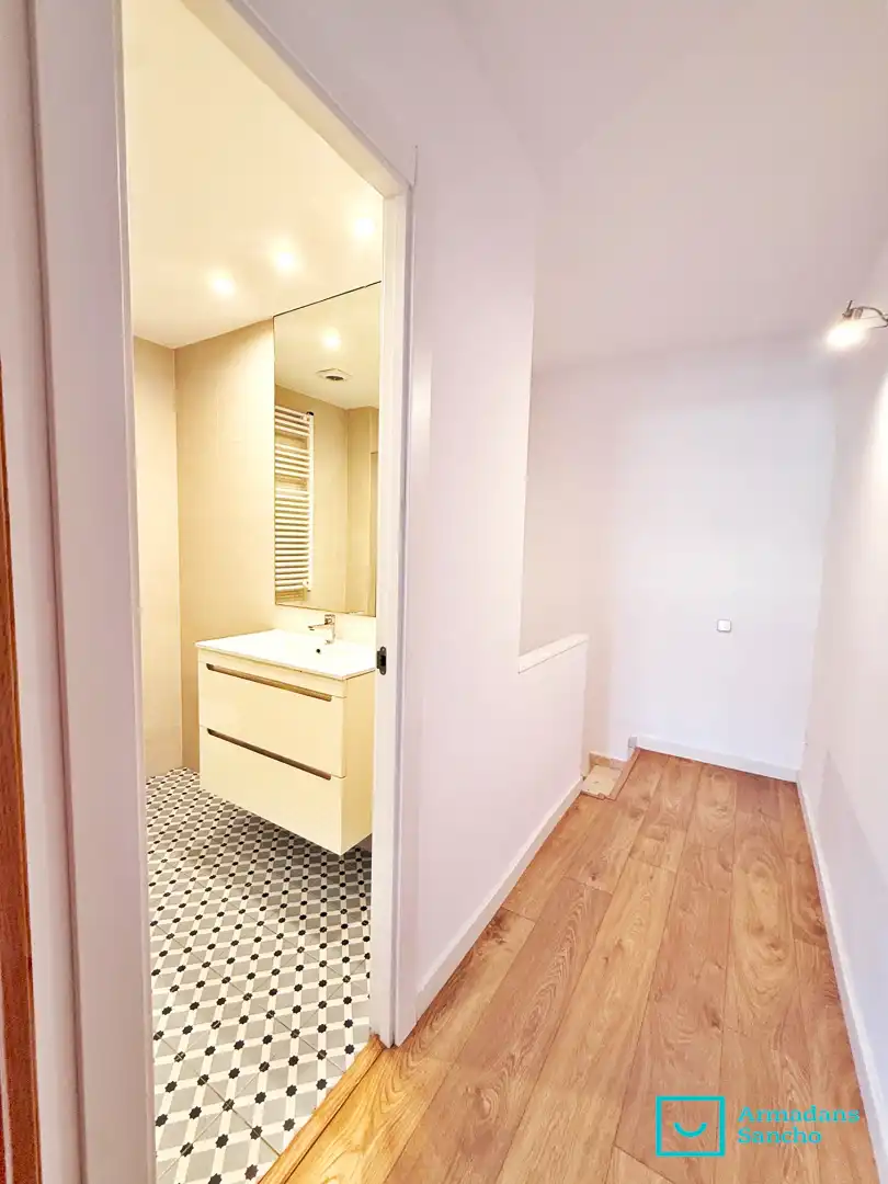 Bany de Dúplex de lloguer en Barcelona amb Aire condicionat, Parquet i Terrassa