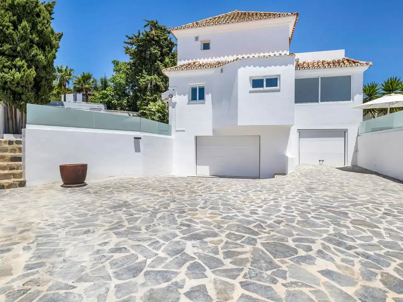 Vista exterior de Casa o chalet en venta en Estepona con Aire acondicionado y Piscina