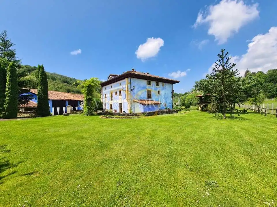 Garden of Buildings for sale in Cangas de Onís