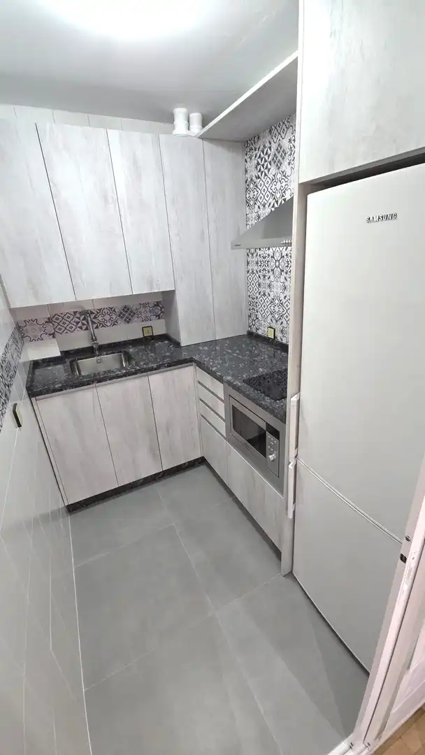 Cuina de Apartament de lloguer en Cáceres amb Aire condicionat, Calefacció i Moblat