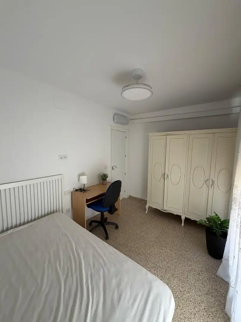 Schlafzimmer von Wohnung zur Miete in Centro