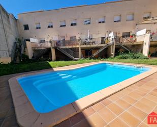 Swimming pool of Single-family semi-detached for sale in El Vendrell  with Air Conditioner, Terrace and Swimming Pool