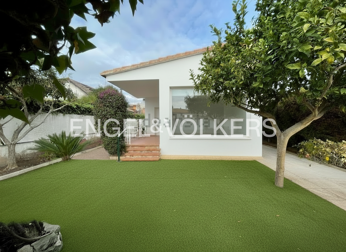 Exterior view of House or chalet for sale in Castelldefels  with Air Conditioner, Heating and Private garden