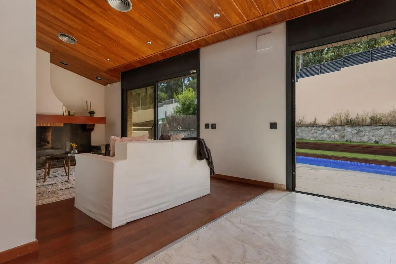Sala de estar de Casa o chalet en venta en Cerdanyola del Vallès con Aire acondicionado, Calefacción y Jardín privado
