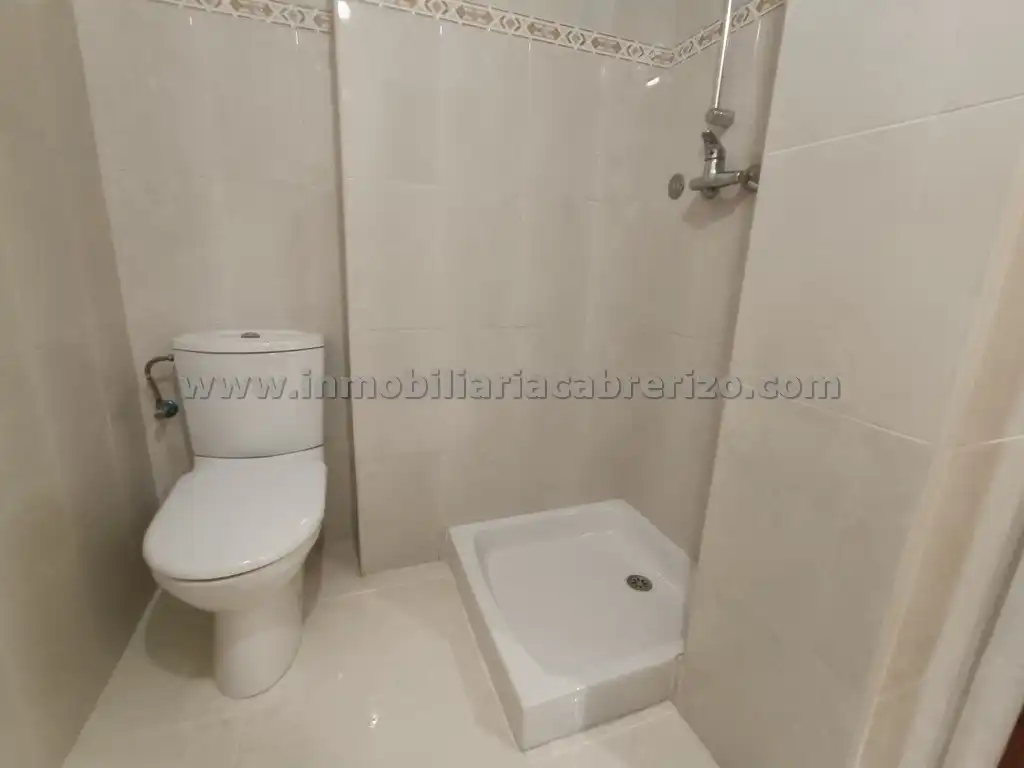 Baño de Apartamento en venta en Lardero con Calefacción, Parquet y Terraza