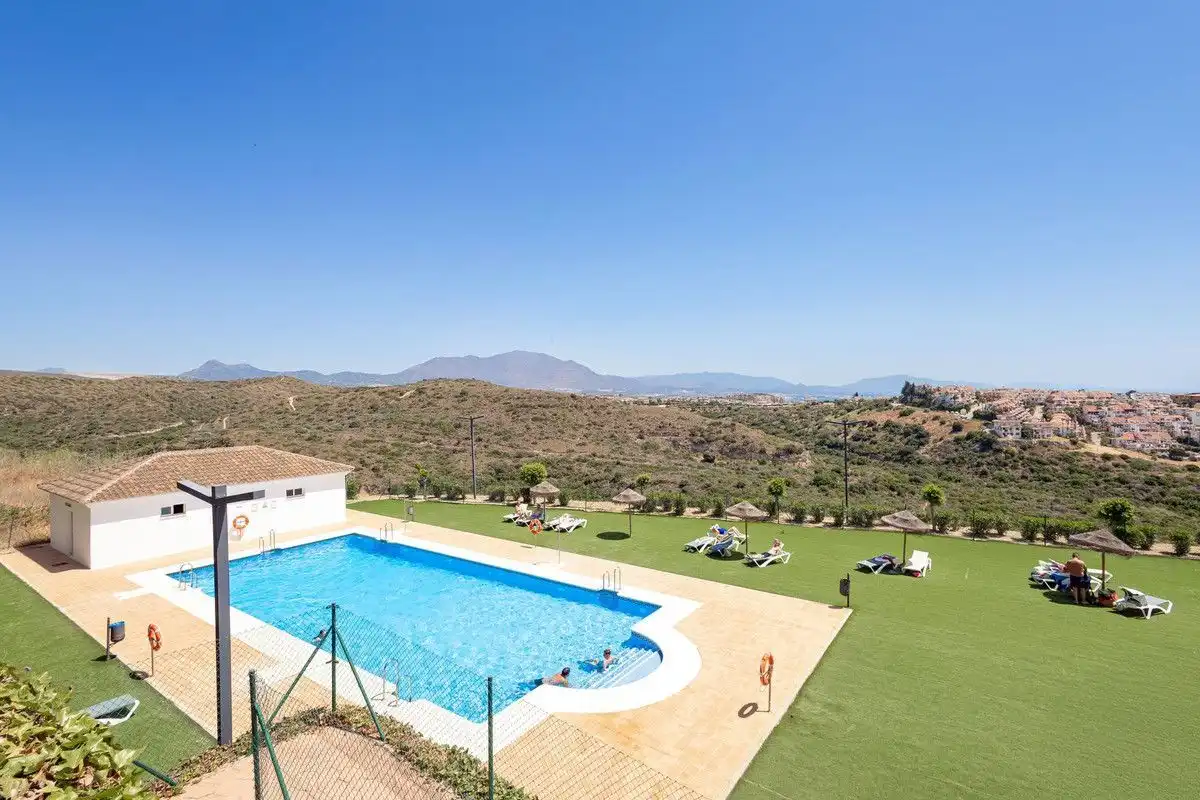Piscina de Apartament de lloguer en Manilva amb Aire condicionat, Calefacció i Terrassa
