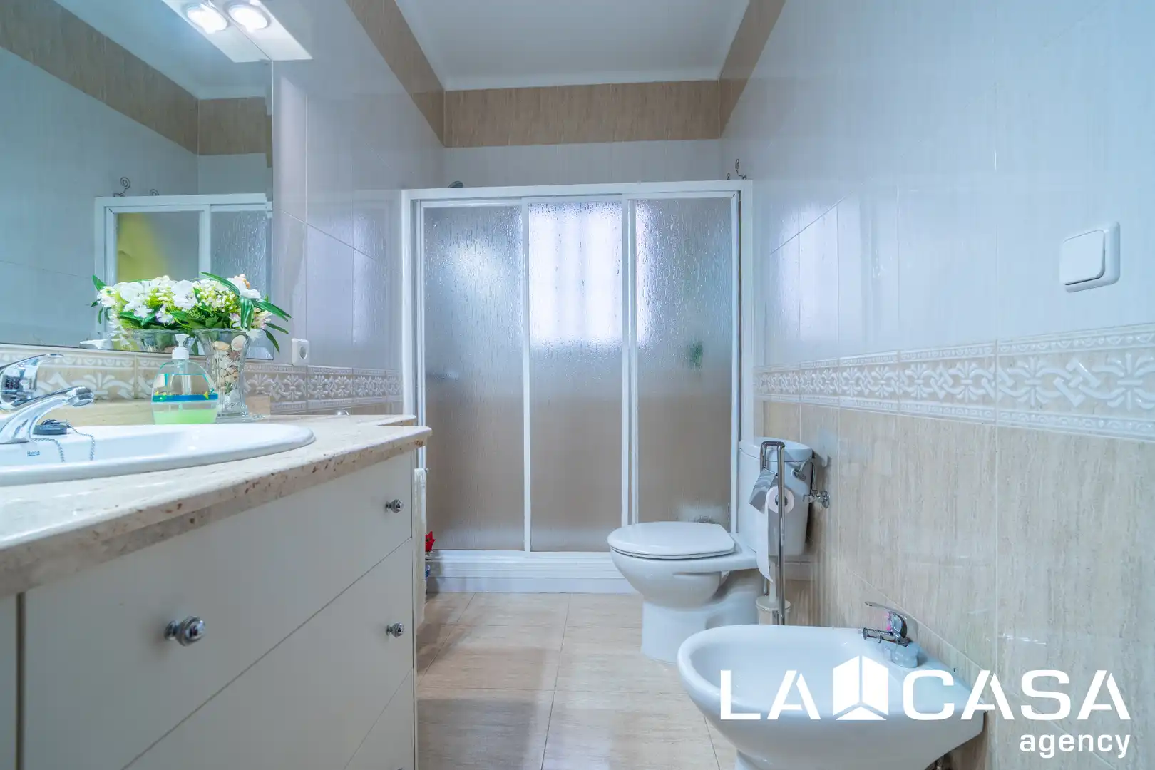 Bathroom of Houses for sale in Dos Hermanas  with Air Conditioner, Heating and Furnished